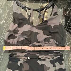 All in Motion Black and Gray Camo Sports Bra Set in XL